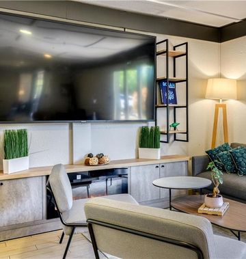 Hotel Campanile EST - Le Millenaire
