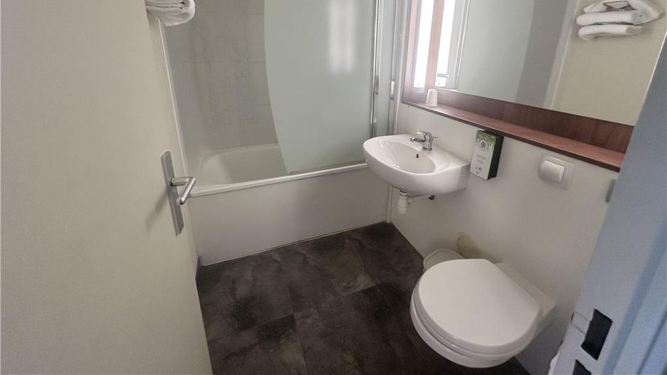 Campanile Nantes Est-St Sebastien Suite