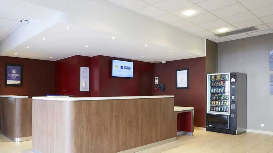 Campanile Paris East Lobby