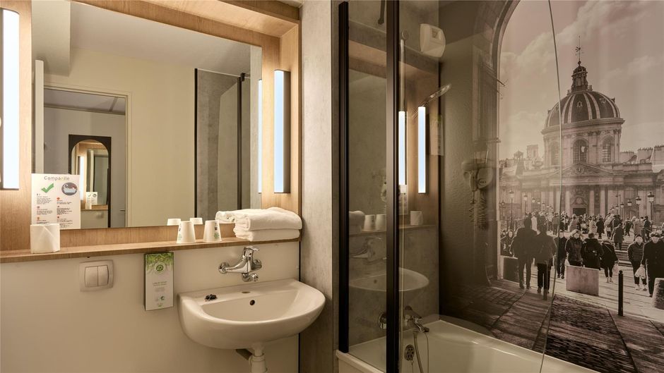 Campanile Porte de Bagnolet Room