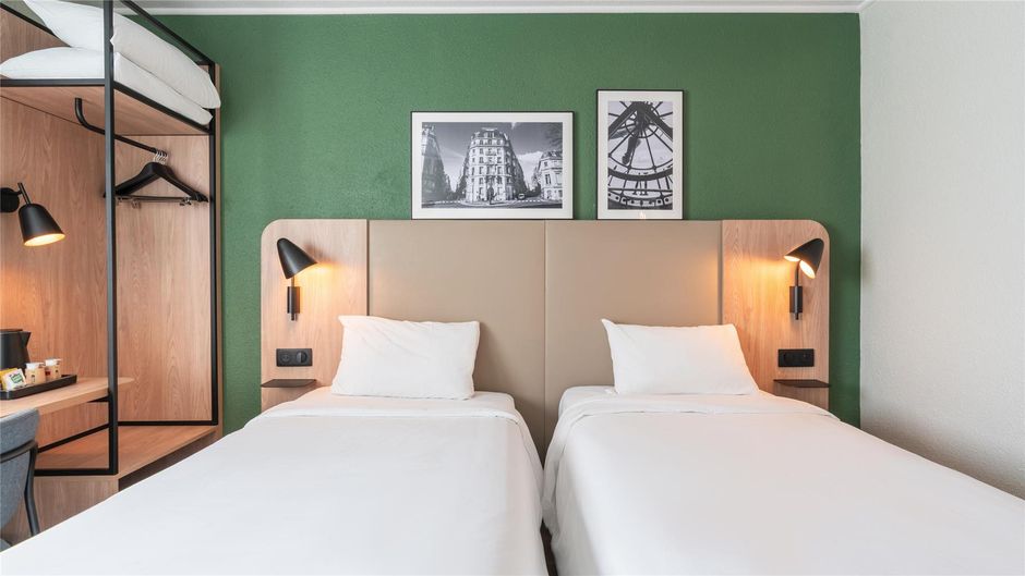 Campanile Paris Ouest Gennevilliers Room