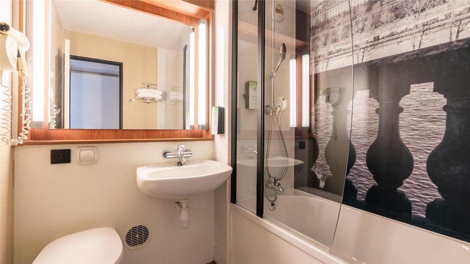 Campanile Paris Ouest Gennevilliers Room