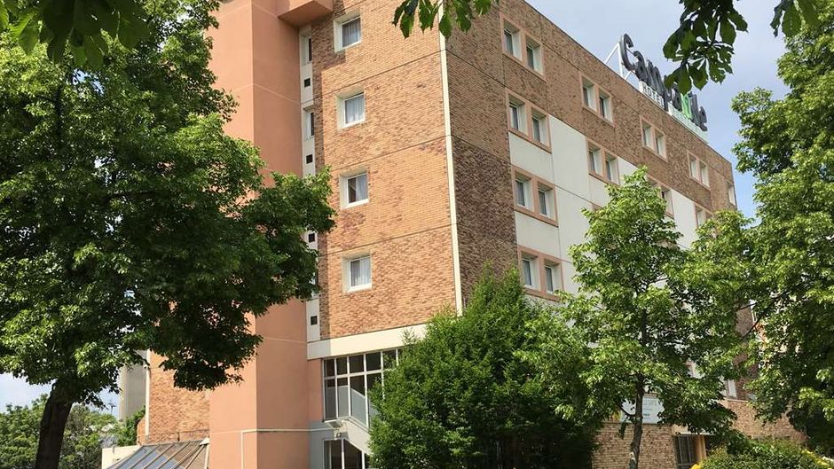 Campanile Paris West Exterior