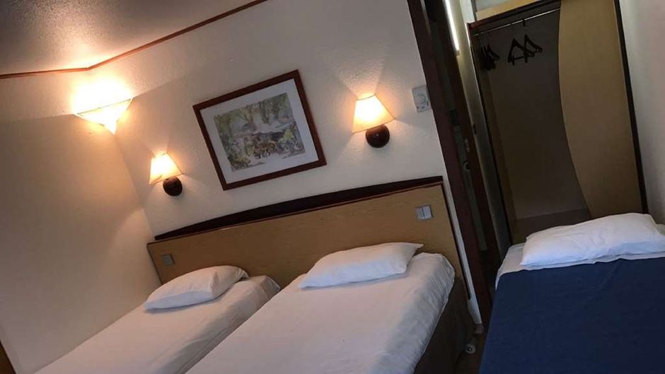 CAMPANILE HOTEL SAINT AVOLD Room