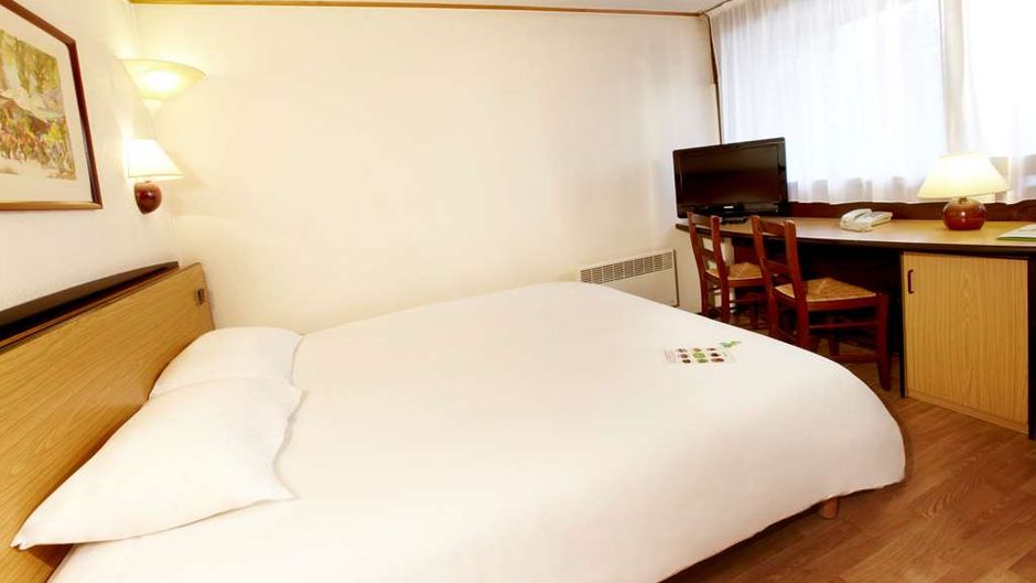 CAMPANILE HOTEL SAINT AVOLD Room