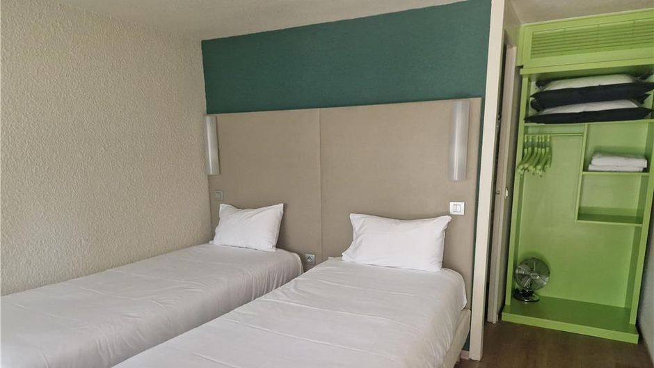 Hotel Campanile Saint Quentin Room