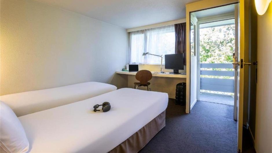 Hotel Campanile Saint Quentin Room