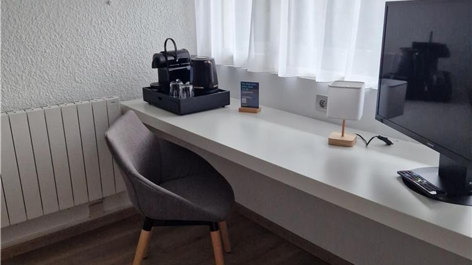 Hotel Campanile Saint Quentin Room