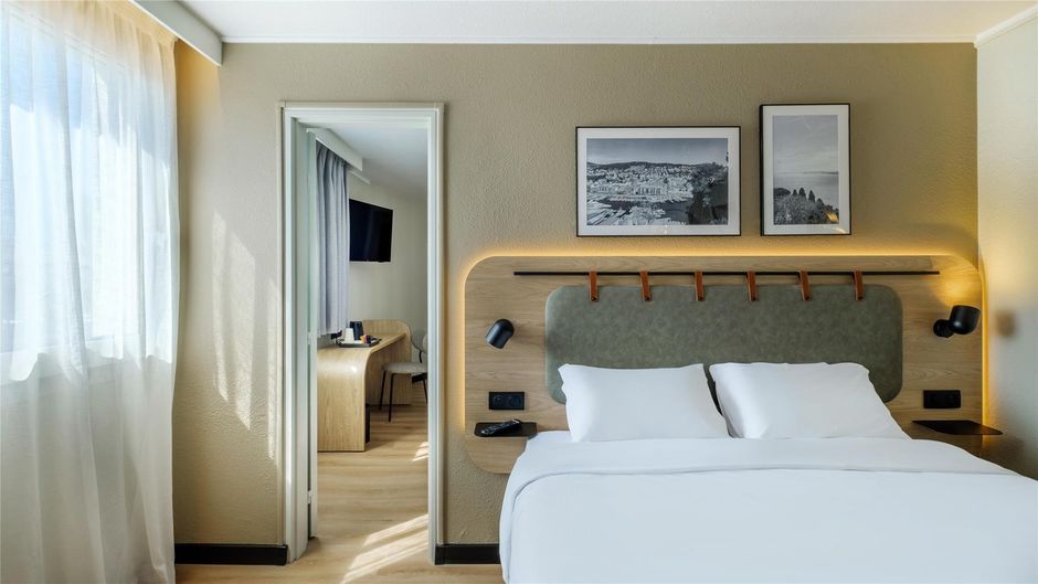 Campanile Saint Quentin en Yvelines Room
