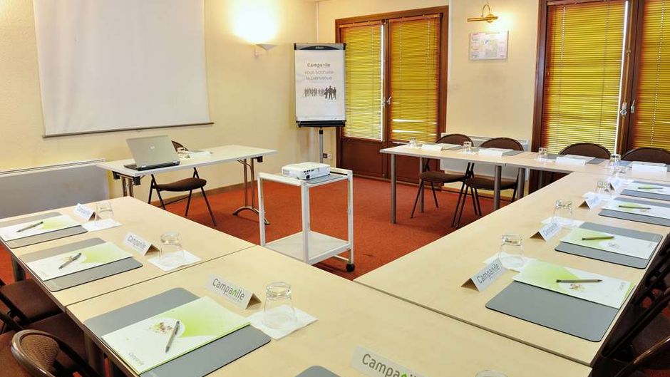 Campanile De Saintes Meeting