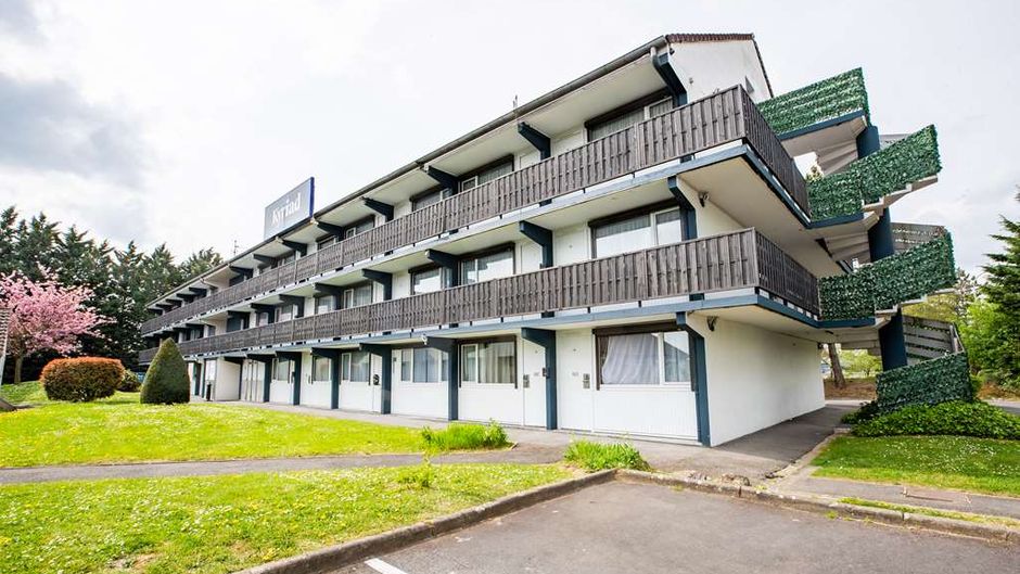 Hotel Kyriad Valenciennes Sud Exterior