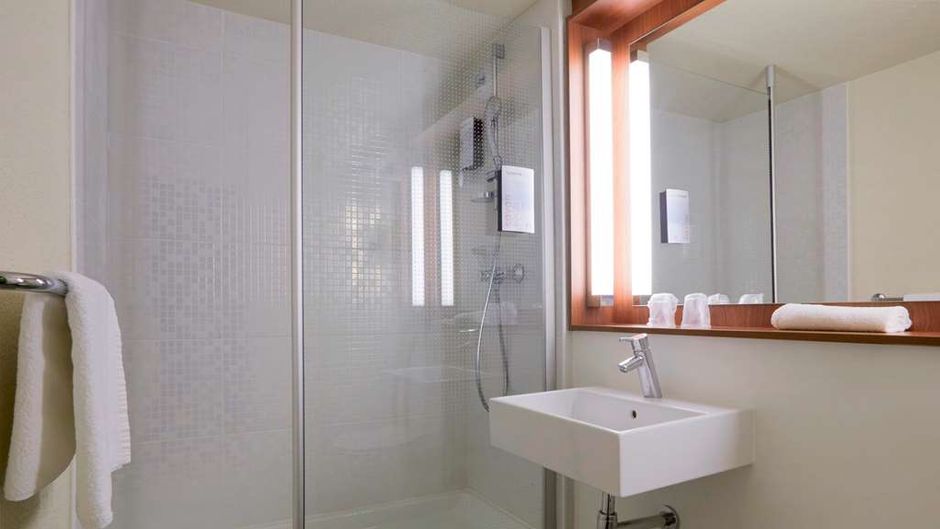 Campanile VillejustZA Courtaboeuf Room