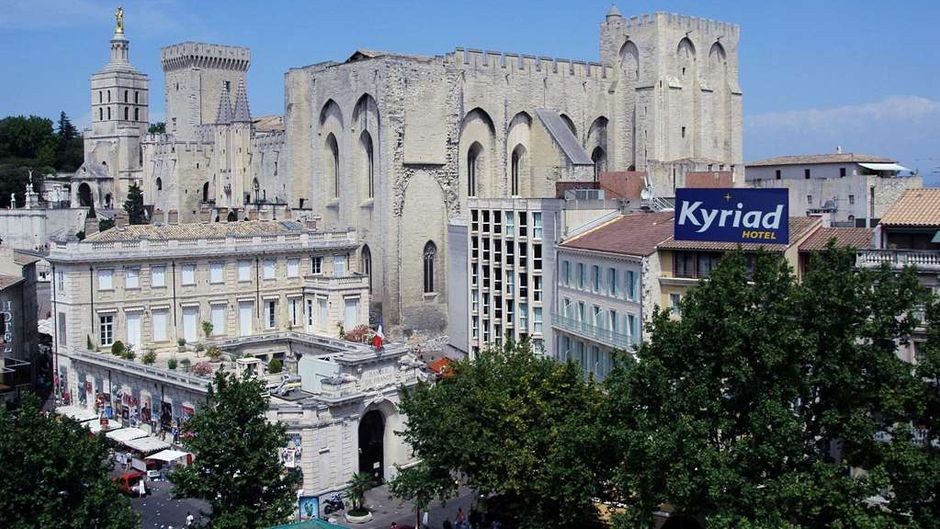 Hotel Kyriad Avignon Centre Exterior