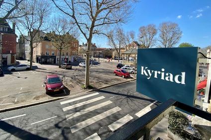 Hotel Kyriad Charlon Sur Saone