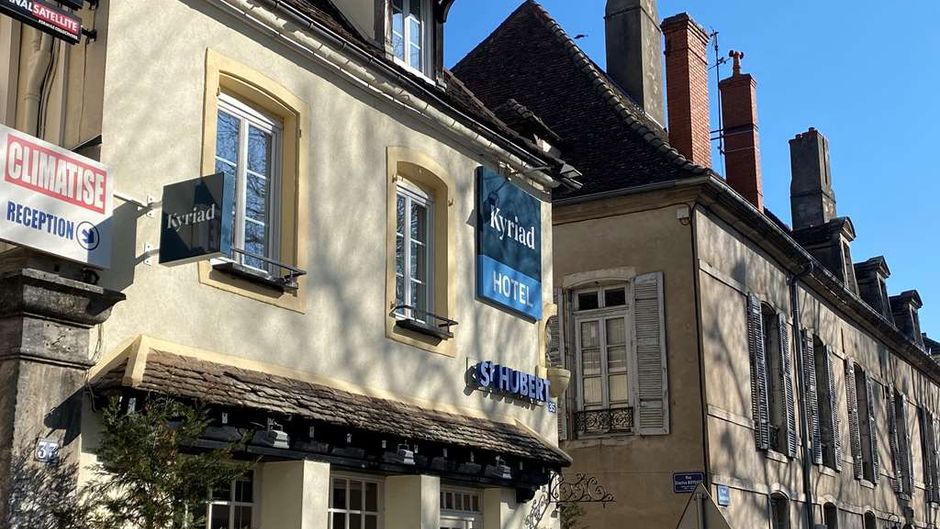 Hotel Kyriad Charlon Sur Saone Exterior