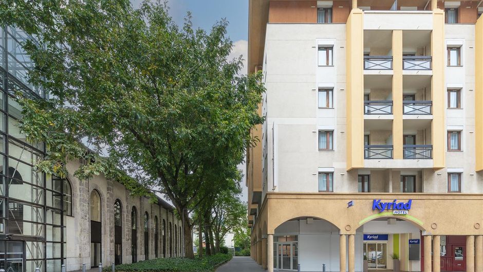 Kyriad Chambery Center Curial Exterior