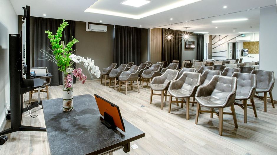 Kyriad Chambery Center Curial Meeting
