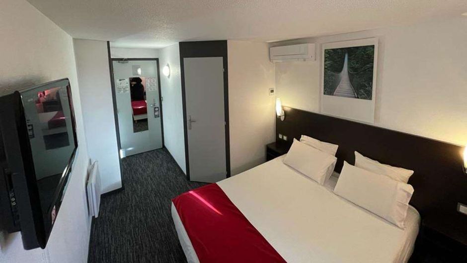 Kyriad Design Enzo Montlucon Room