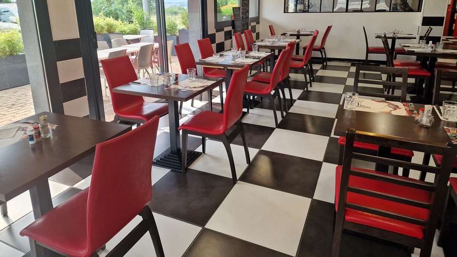 Kyriad Design Enzo Montlucon Restaurant