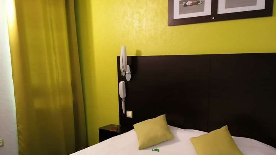 Kyriad Design Enzo Vierzon Room