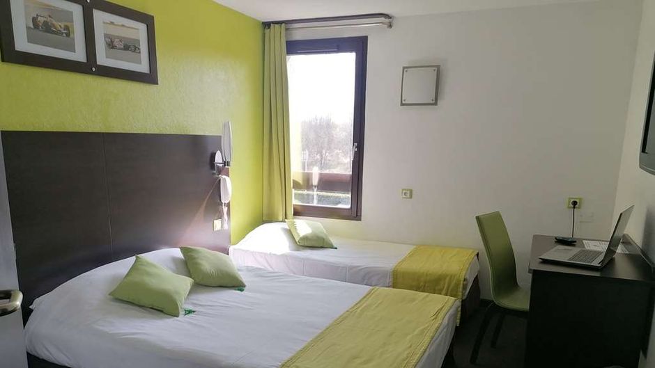 Kyriad Design Enzo Vierzon Room