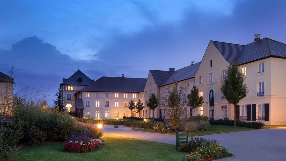 Campanile Val De France Hotel Exterior