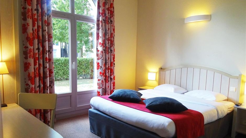 Campanile Val De France Hotel Room