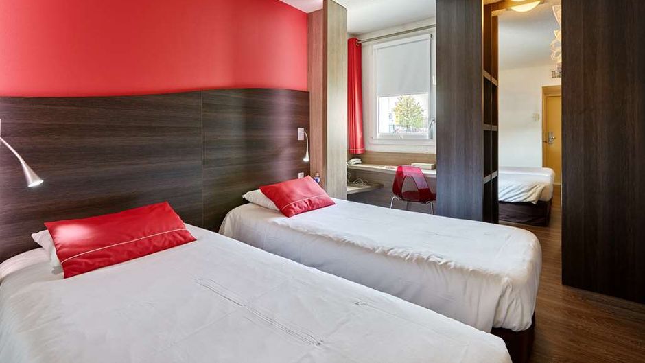 Kyriad La Roche-sur-Yon Room
