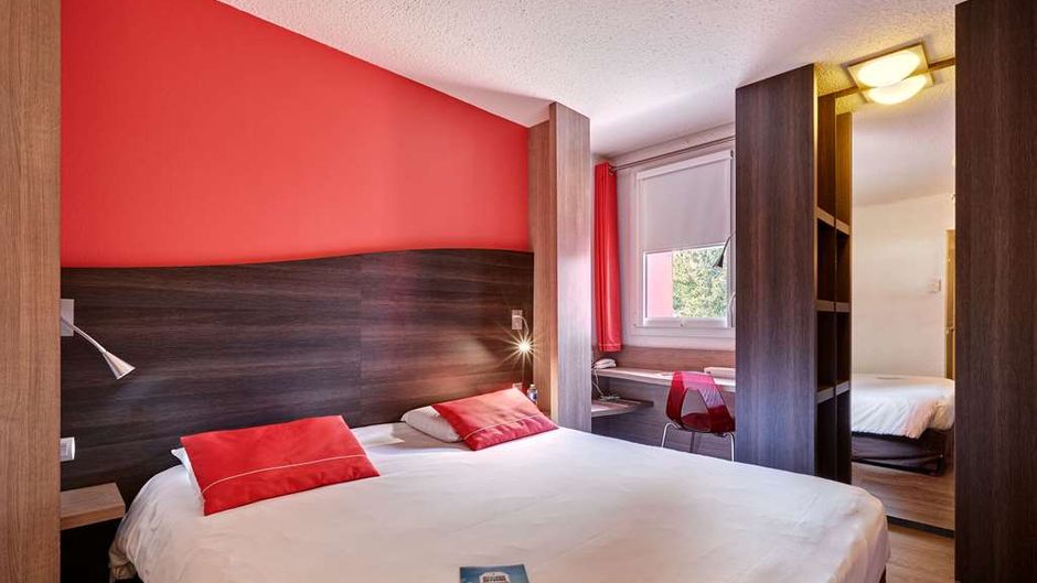 Kyriad La Roche-sur-Yon Room