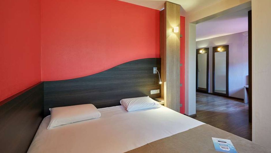 Kyriad La Roche-sur-Yon Room