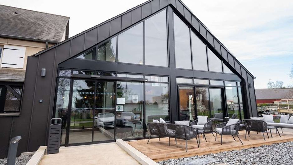 Hotel Kyriad Laval Exterior