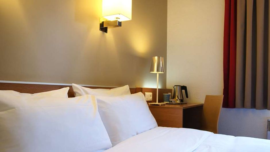 Kyriad Le Bourget Room