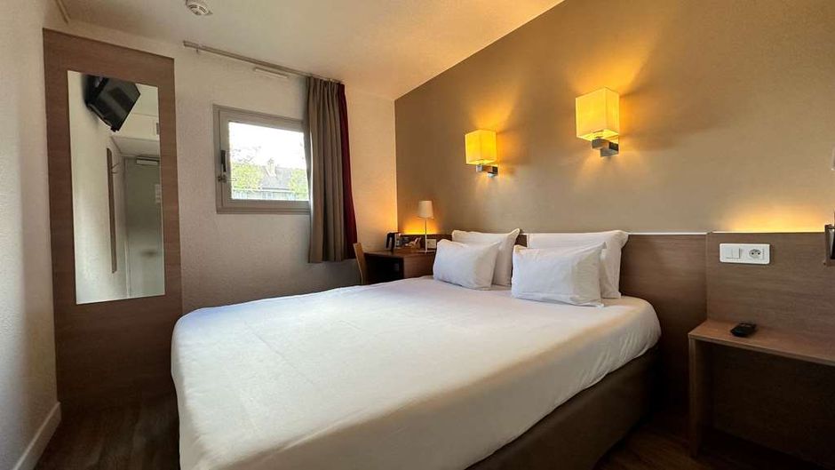Kyriad Le Bourget Room