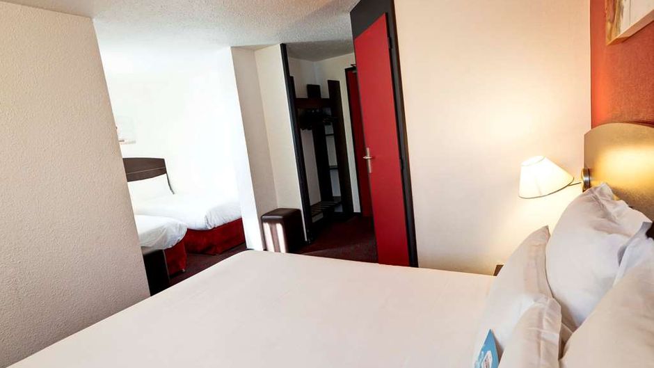 Kyriad Hotel Lyon Saint Genis Room
