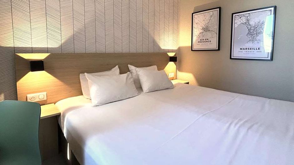 Kyriad Marseille-Martigues Hotel Room