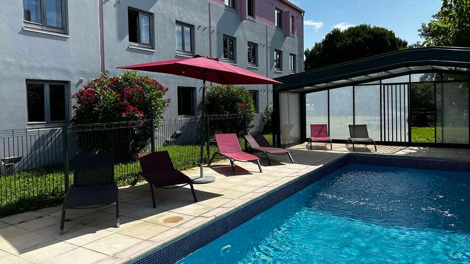 Hotel Kyriad Montpellier-Aeroport Pool