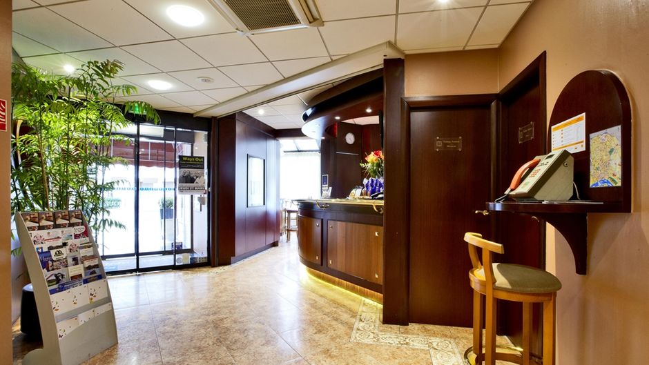 Kyriad Nevers Centre Lobby