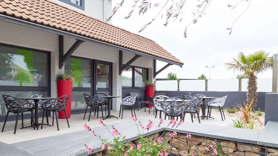 Kyriad Niort Hotel Exterior