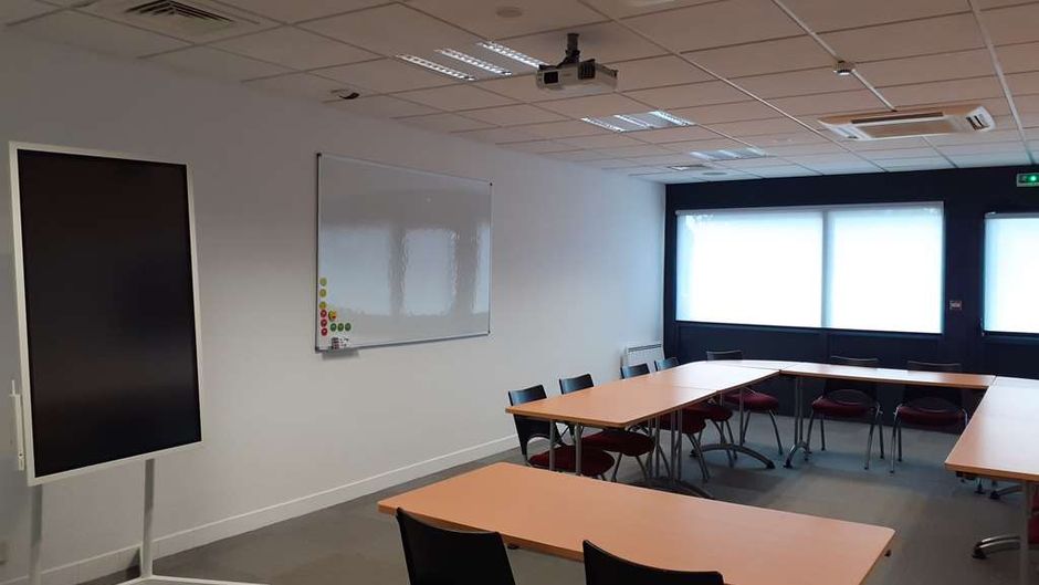Kyriad Niort Hotel Meeting