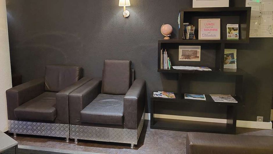 Hotel Kyriad Lobby