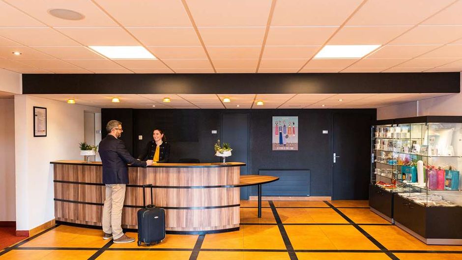 Kyriad Quimper Pont-l'Abbe Lobby