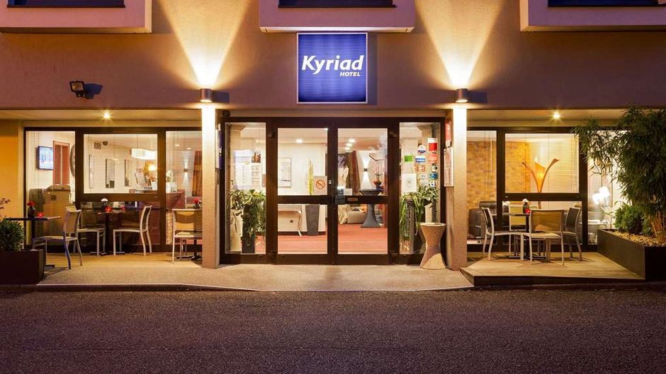 Hotel Kyriad Exterior