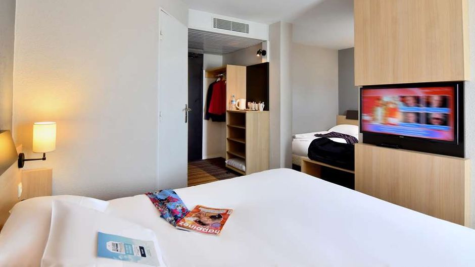 Kyriad Tours Sud Room