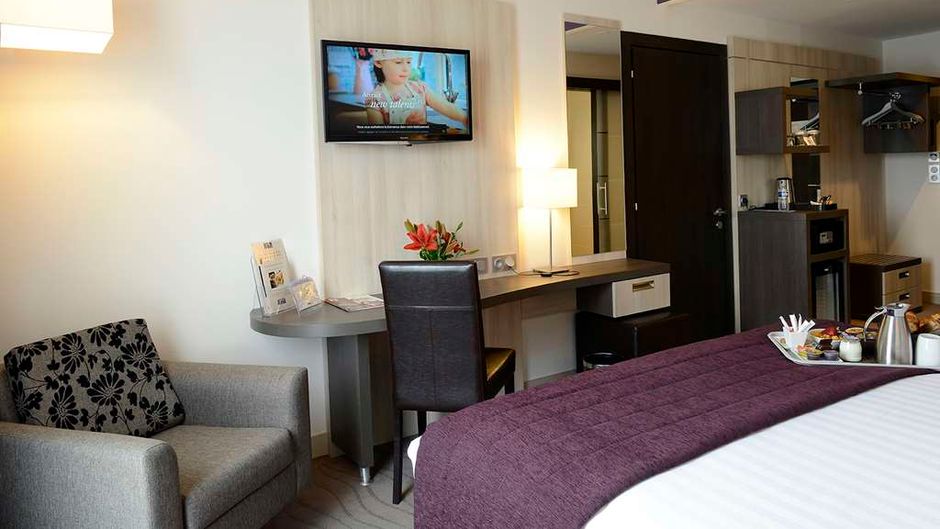 Kyriad Prestige Lyon Saint Priest Room
