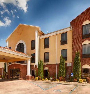 Best Western Plus Bass Hotel & Suites