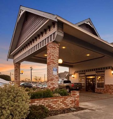 Best Western Plus Bayshore Inn