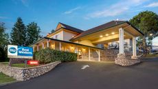 Best Western Cedar Inn & Suites
