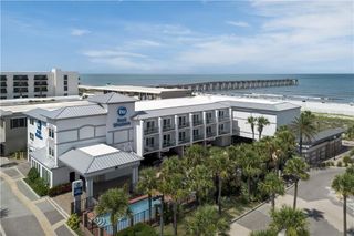 Holiday Inn Express Hotel & Suites