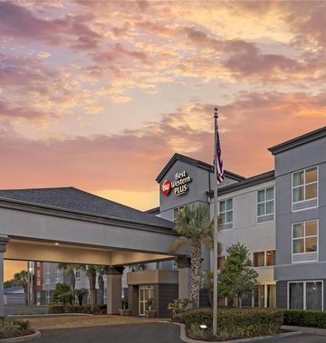 Best Western Plus Chain of Lakes Inn/Ste