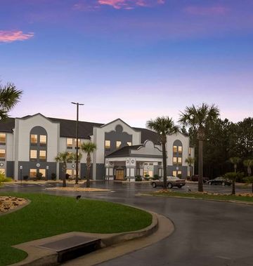 Best Western Bradbury Inn & Suites